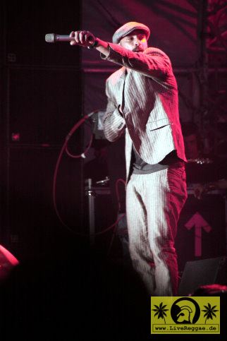 Gentleman (D) and The Evolution Band 25. Summer Jam Festival - Fuehlinger See, Koeln - Red Stage 02. Juli 2010 (15).JPG